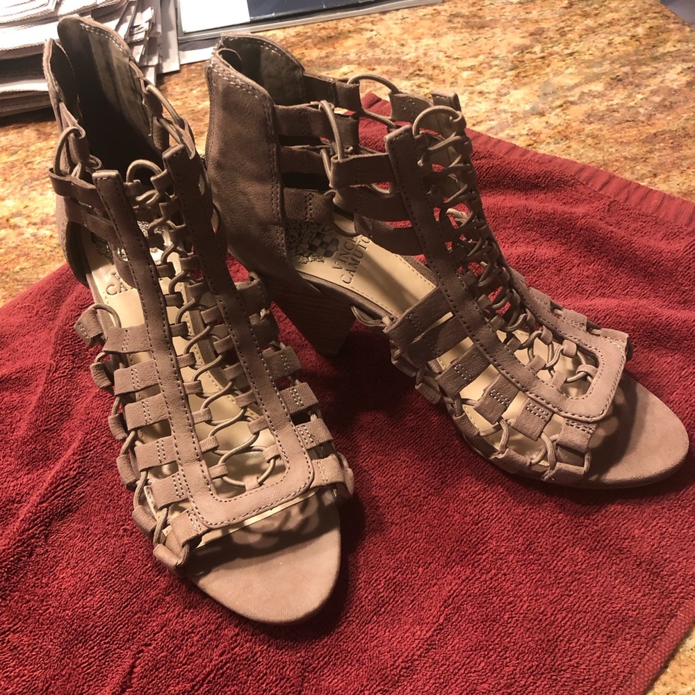 VINCE CAMUTO Size 7 Sandals